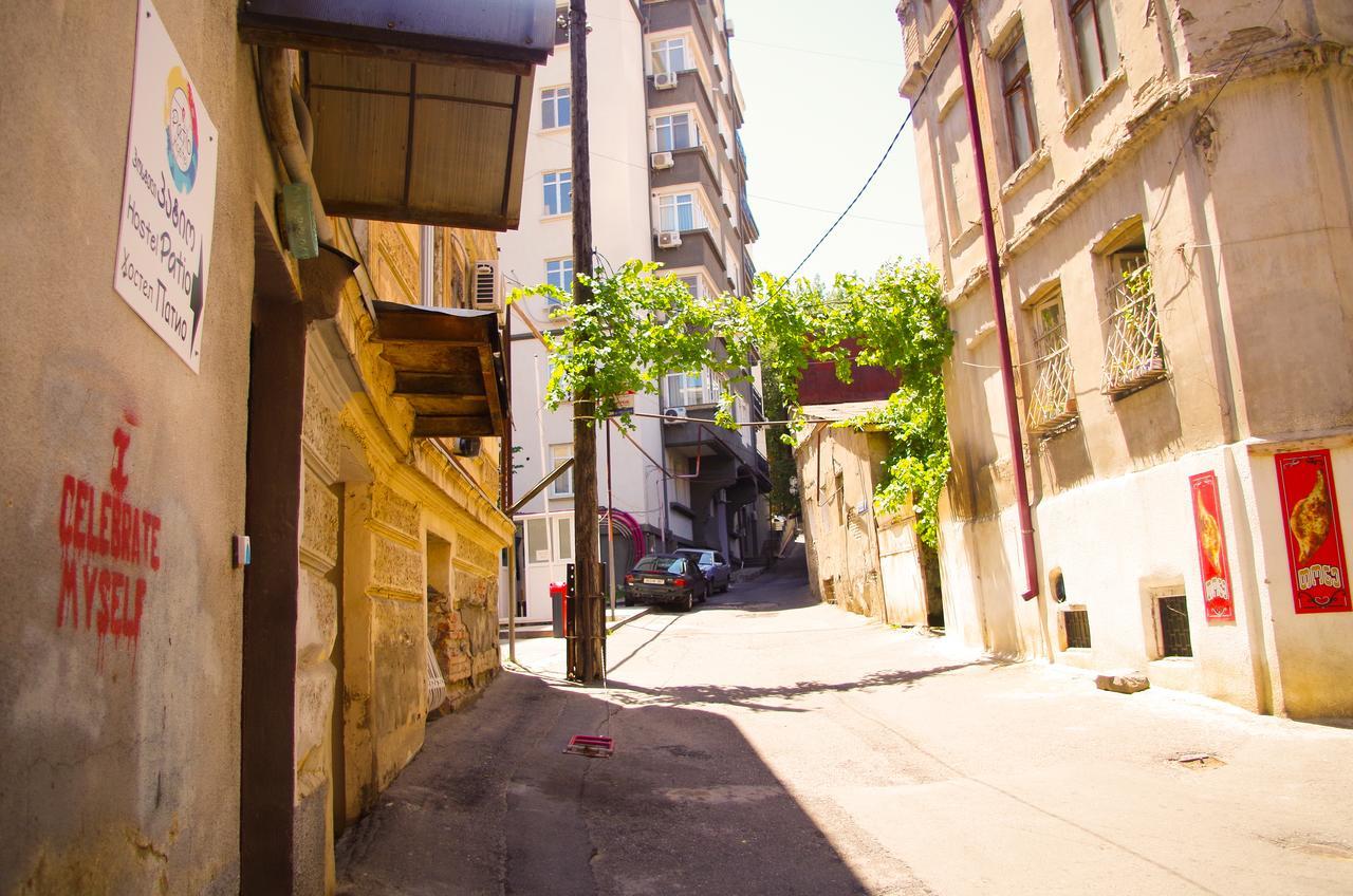 Patio Hostel Tiflis Exterior foto