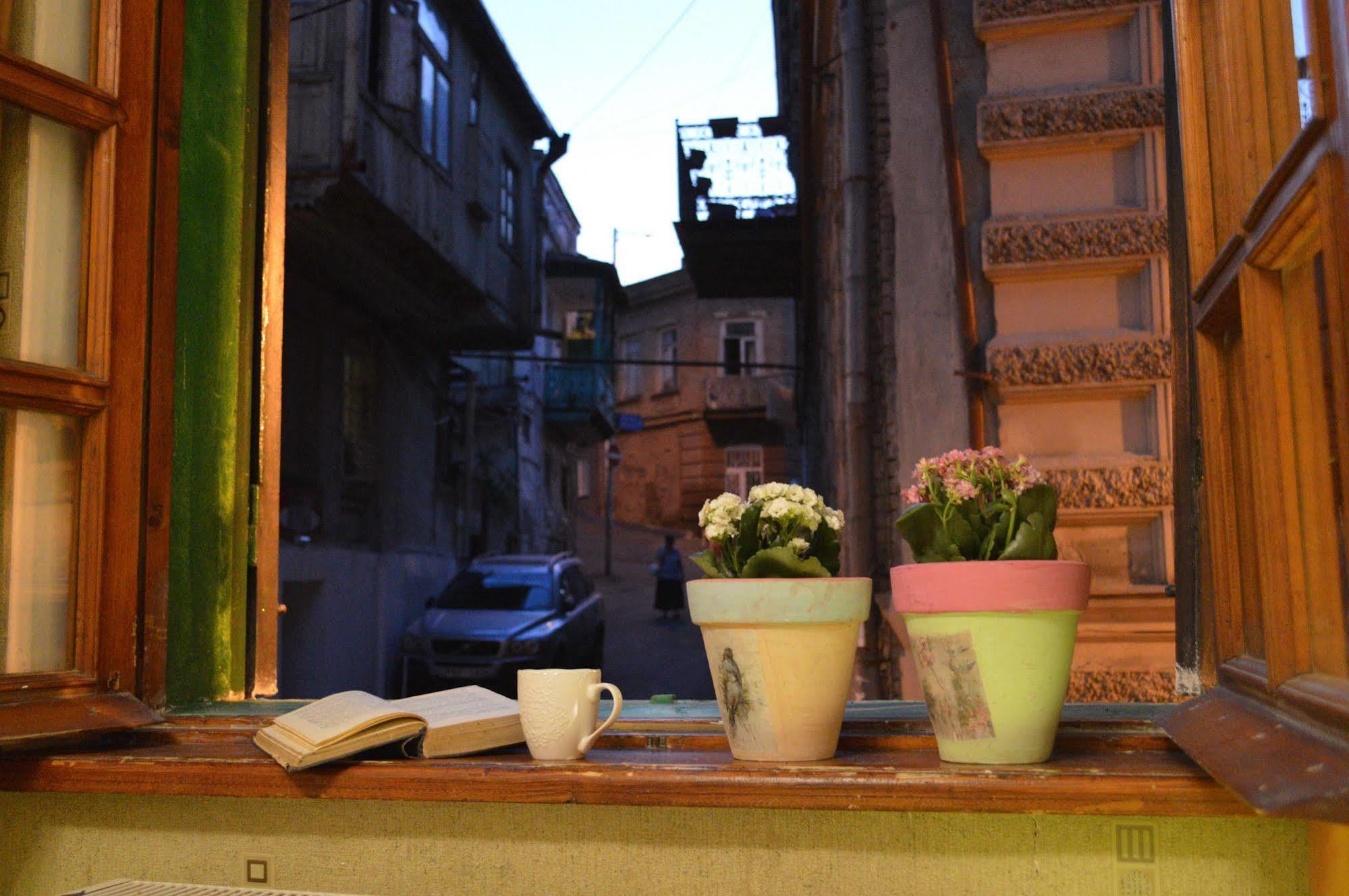 Patio Hostel Tiflis Exterior foto